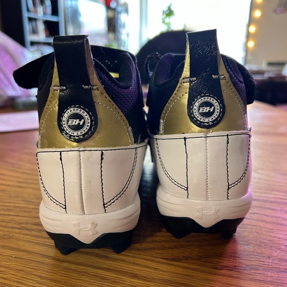 Youth size 6 baseball cleats - Picture 3 of 3